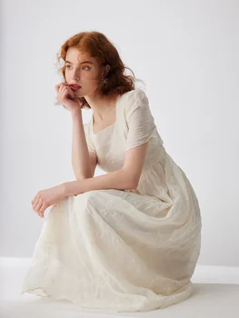 Nacionalinės sunkiosios pramonės siuvinėjimas Prancūziškas kvadratinis kaklas Balta suknelė Moteriškos 2023 m. vasaros naujos burbulinės rankovės A linijos sijonas