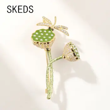 SKEDS Fashion Creative Lotus Dragonfly Crystal Emal Sagėlės smeigtukas moterims Vintažiniai klasikiniai ženkliukai Korsažas Drabužiai Paltai Papuošalai